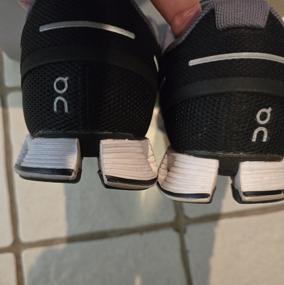 ON Cloud Women's Sneakers - Picture 5 of 8